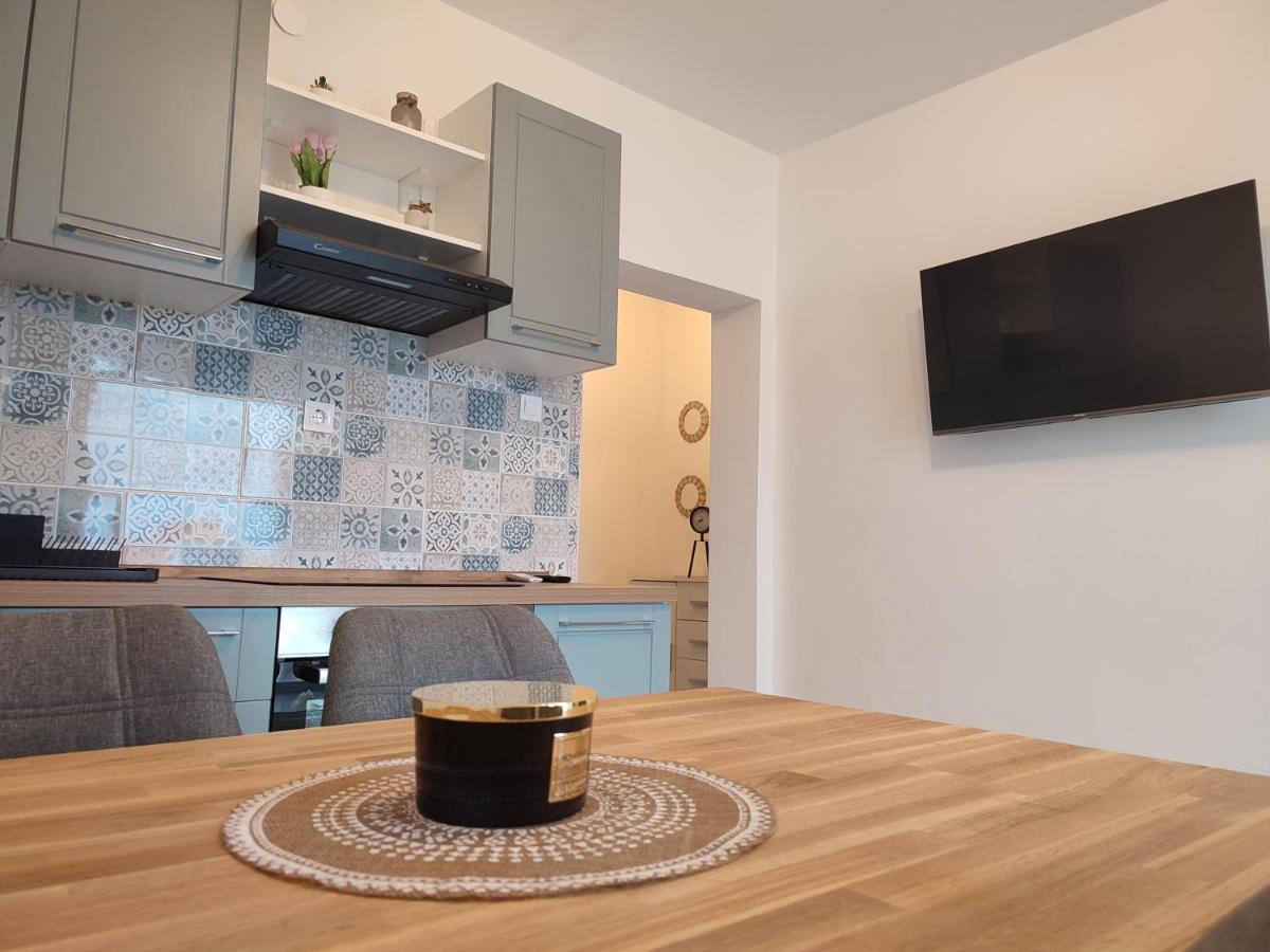 Apartament Maris *
